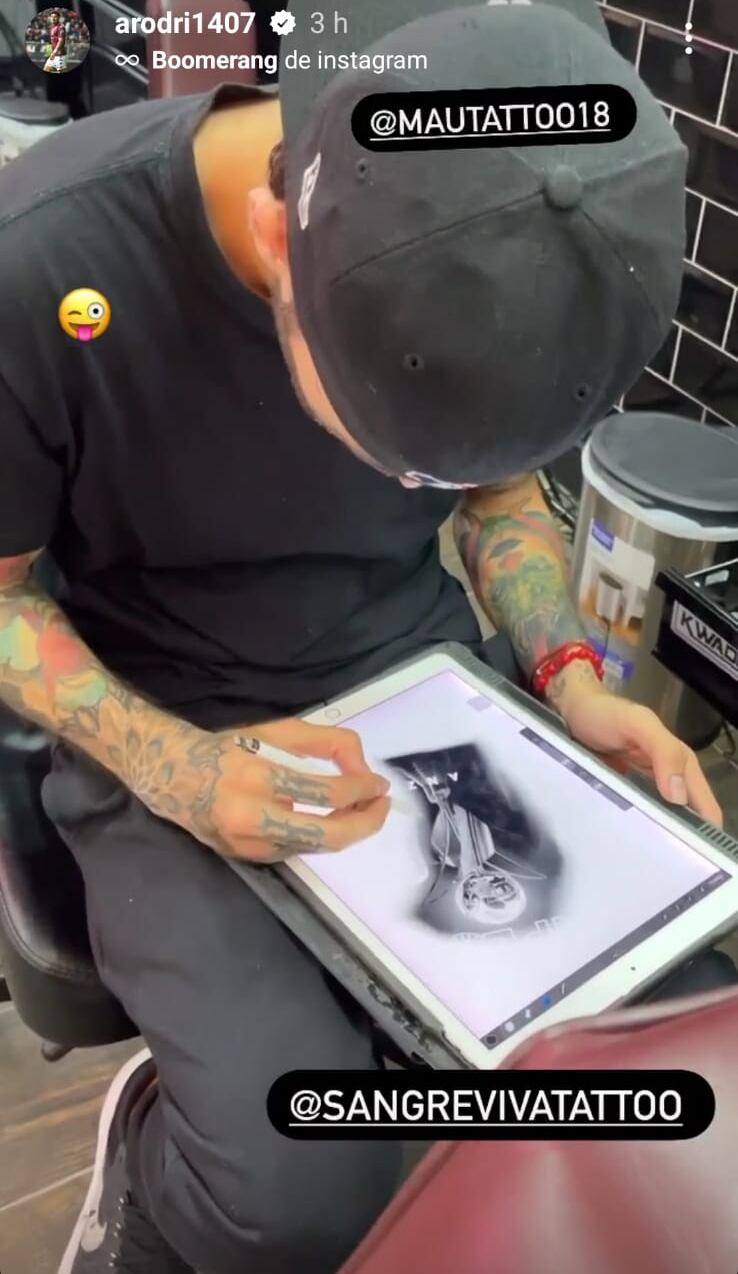 El delantero Ariel Rodríguez tendrá un recuerdo en su piel de la copa 37. Instagram.