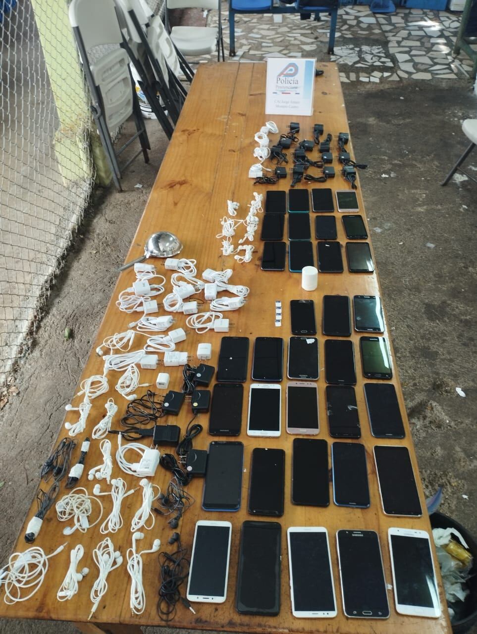 Decomisan 35 celulares a dos reos en La Reforma. Foto Justicia.