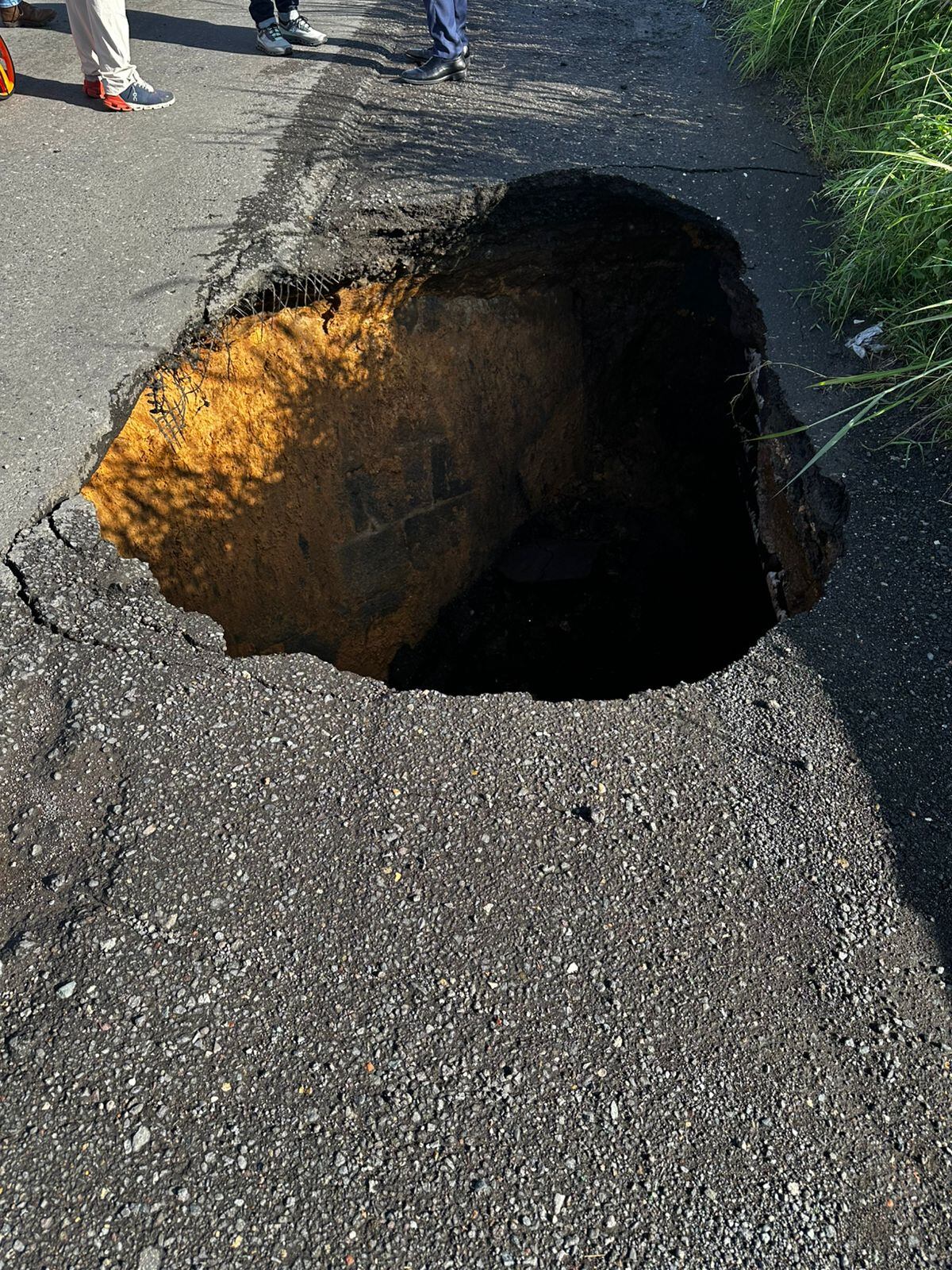 Daño en puente de Taras, Cartago, ocasionado por fuertes lluvias. Viernes 18 de octubre.