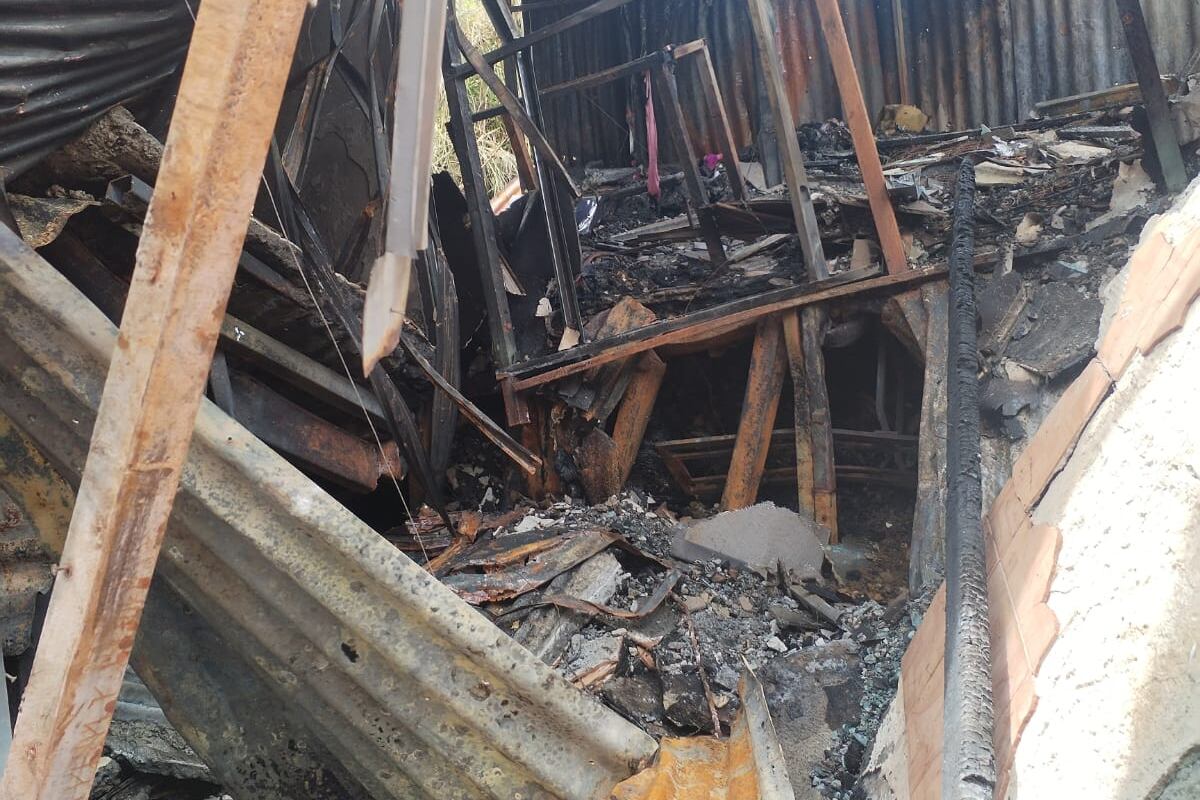 Un incendio se le llevó todo a unos vecinos de San Juan de Dios en Desamparados.