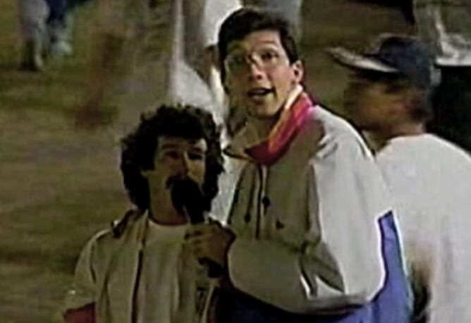 Edgar Silva presentando las corridas de toros de 1993 en Zapote.