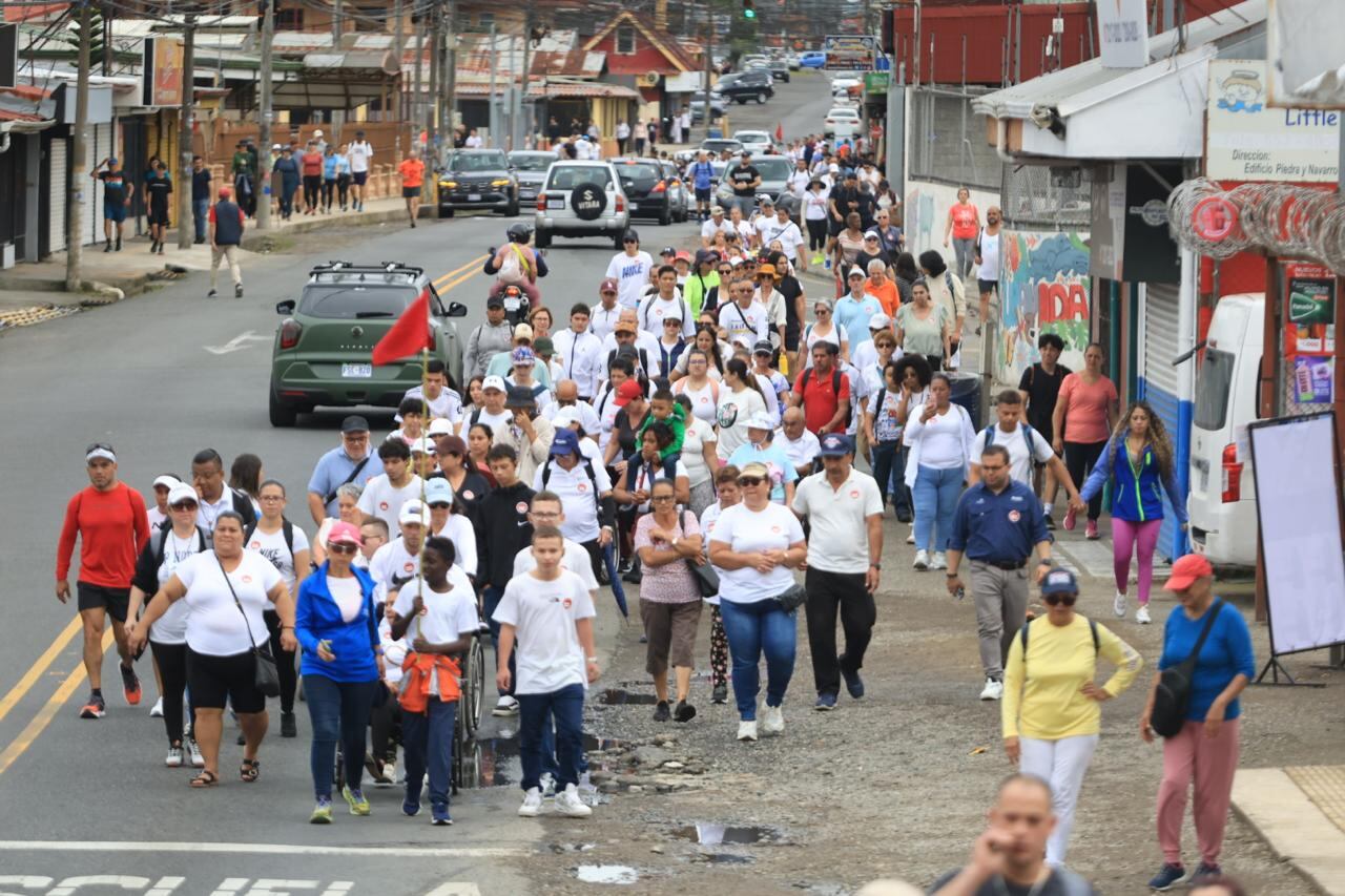 Romería en sillas de ruedas a la Basílica de Los Ángeles
