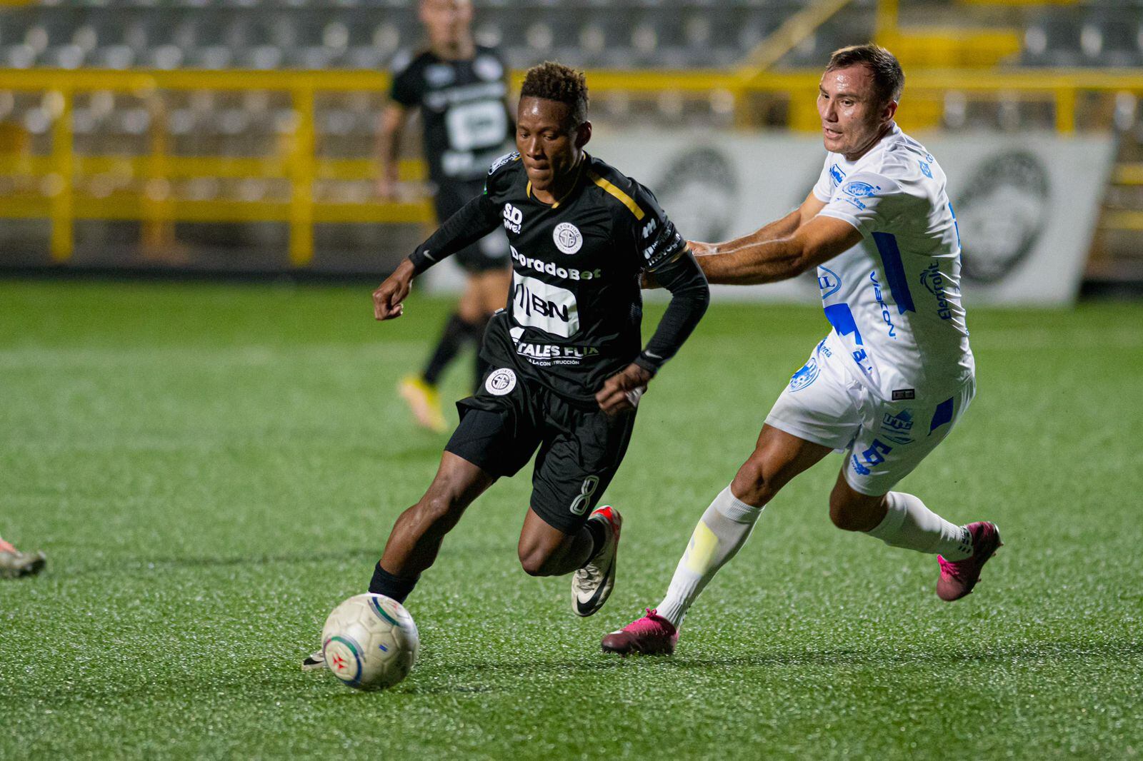Sporting, salveques, cuadernos. Regalará salveques y cuadernos a niños en el partido ante Cartaginés