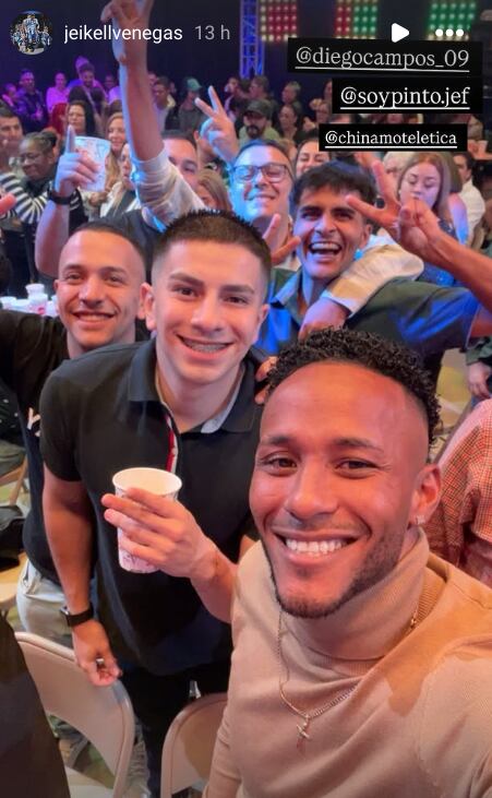 Jeikel Venegas llegó a El Chinamo para apoyar a su guapa novia, la presentadora Melania Villalta. Instagram.