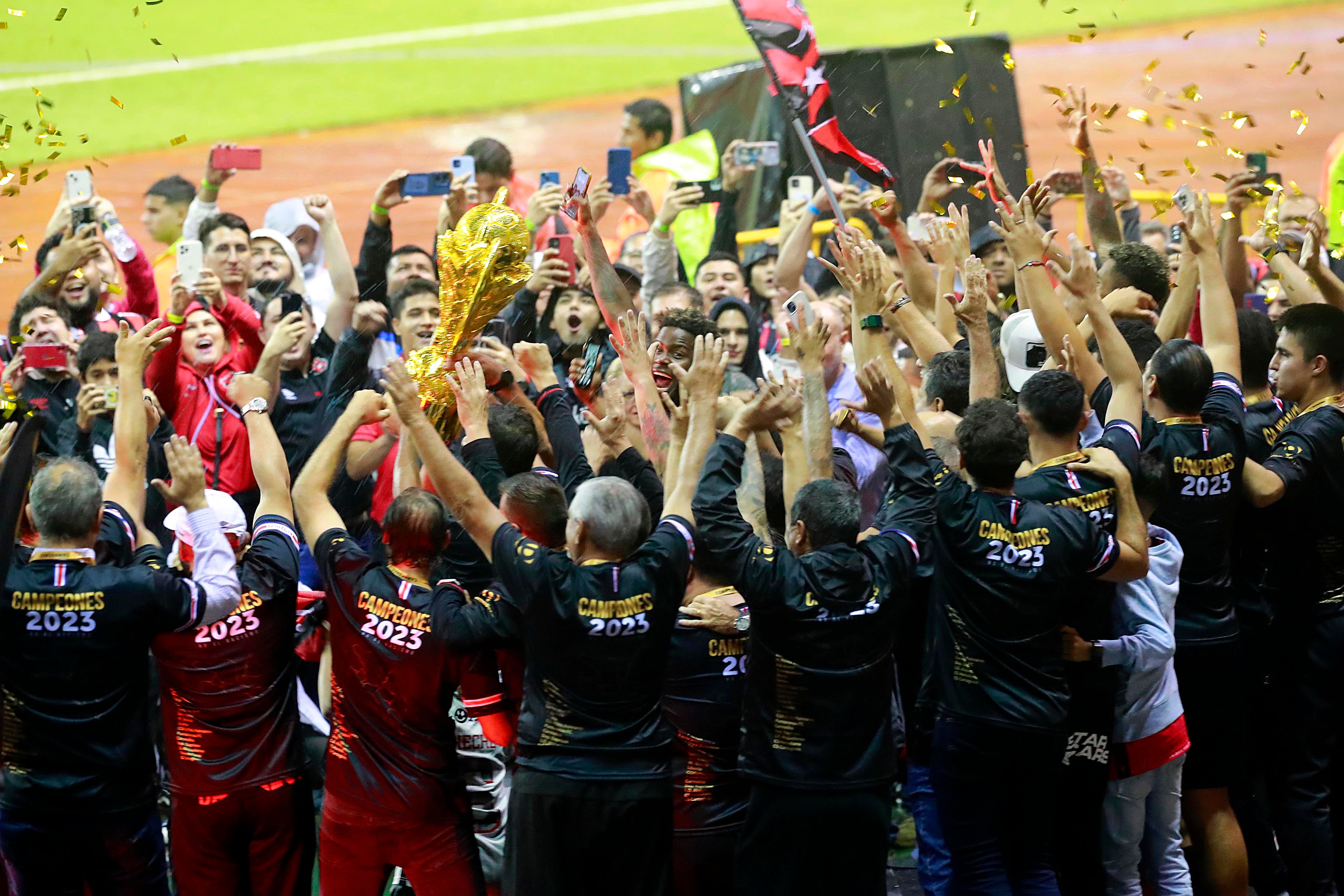 18/11/2023 Estadio Nacional, La Sabana. La Liga Deportiva Alajuelense y el Deportivo Saprissa se enfrentaron este sábado en una nueva edición del Clásico Nacional. Se dio en la final del Torneo de Copa, a estadio casi lleno, con la presencia de las dos aficiones más grandes del país.