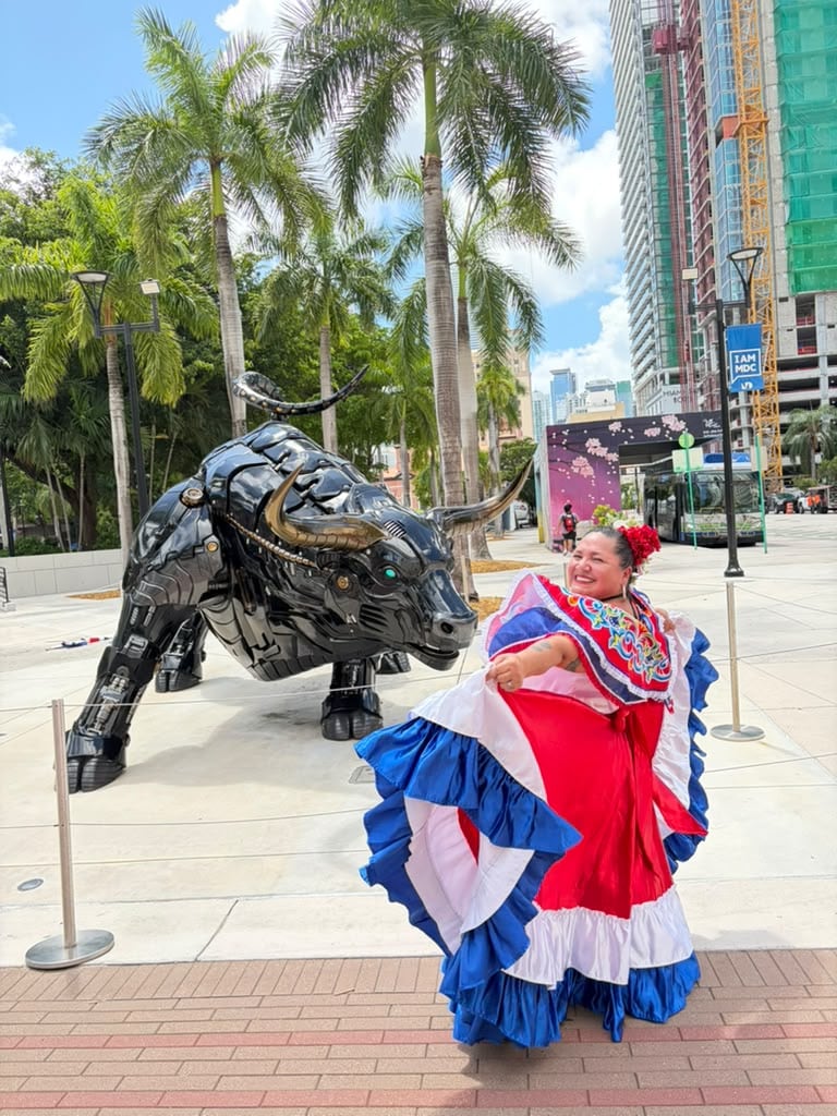 Laura Bertarioni comparte la emoción de vestir el traje típico en Florida durante el Gran Festival de la Independencia de Costa Rica que se celebra este domingo 27 de septiembre.