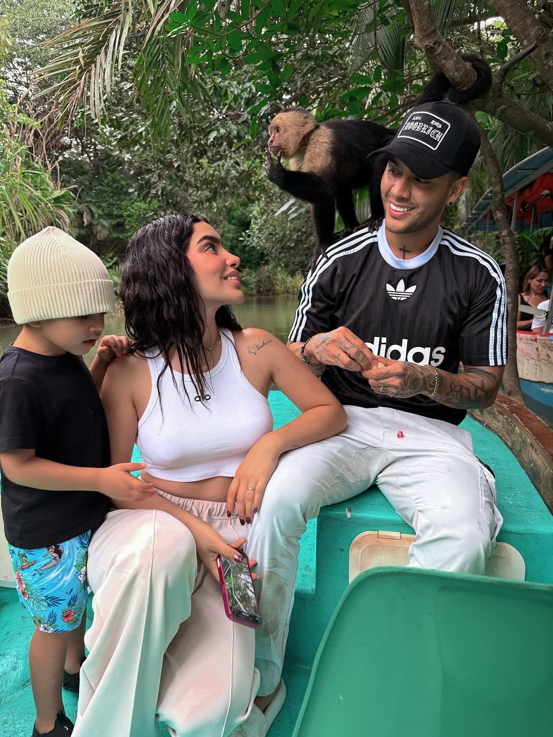 Kimberly Loaiza y su esposo Juan de Dios Pantoja y sus hijos en Costa Rica