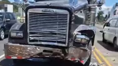 Violento choque entre tráiler y carro tuvo un fatal desenlace en Alajuela