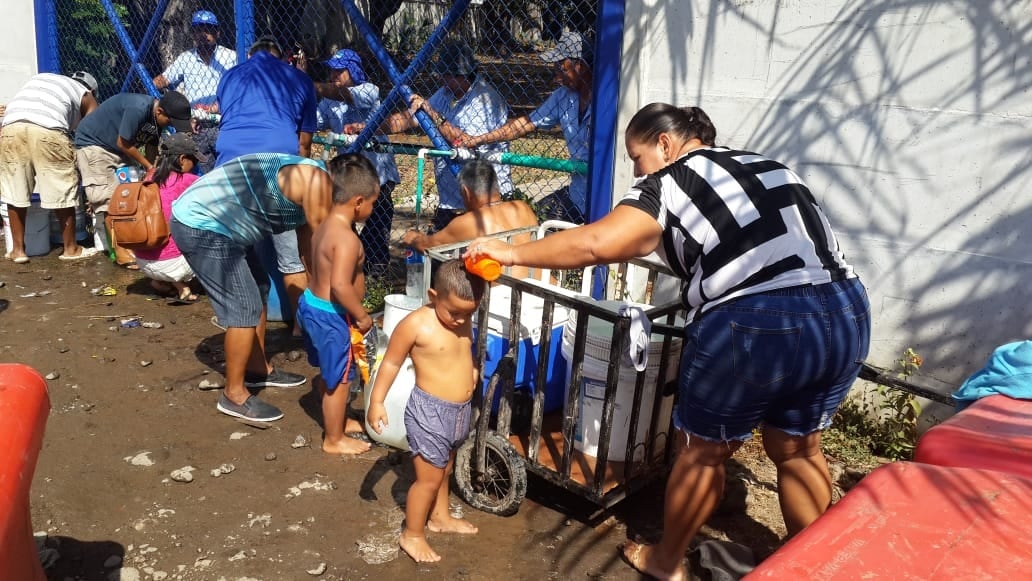 Derrame de hidrocarburos en río Barranca tiene a 60 mil personas sin agua. Andrés Garita.