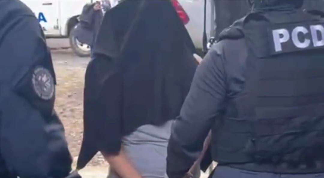 Mujer habría usado salón de belleza para vender drogas.