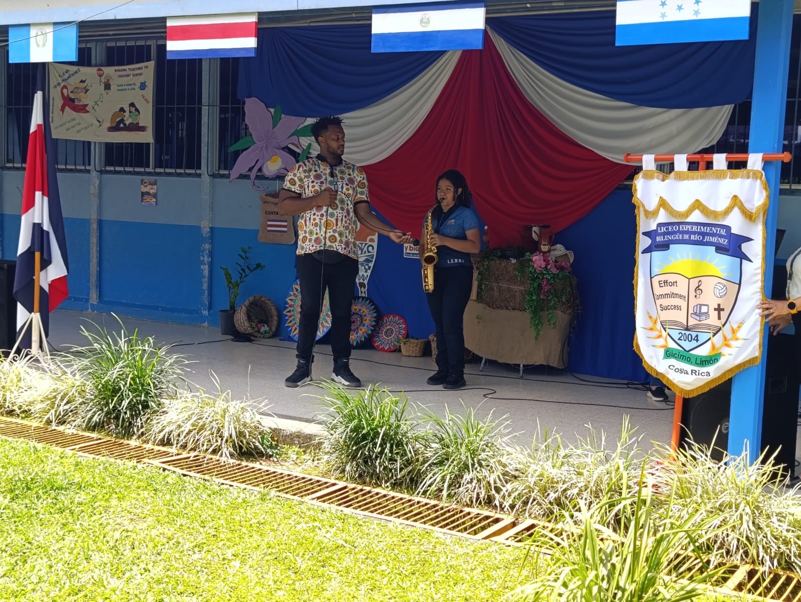 En Río Jiménez de Guácimo, en Limón, una joven, Betsabeth Morán Delgado, tiene apenas 16 años, pero cuando habla de instrumentos, partituras y escenarios lo hace con la seguridad de quien encontró muy temprano el amor de su vida.