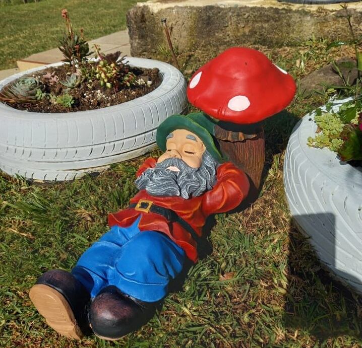 Pintar artesanías como estas mantiene a doña Martha con la mente ocupada. Foto cortesía.