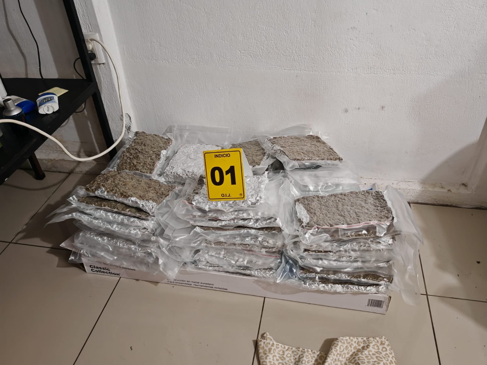 Entre la droga detectada, había 70 paquetes de marihuana empacados al vacío. Fotografía:
