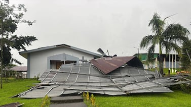 Vecinos de una comunidad vivieron momentos de terror pues ventoleros causaron estragos y dejaron casas destechadas