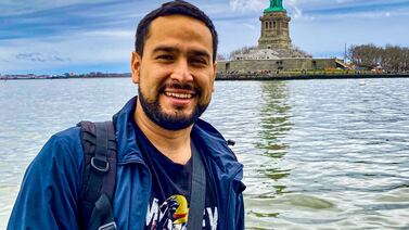 Conozca al tico que se pone a cantar karaoke en el carro para combatir las presas