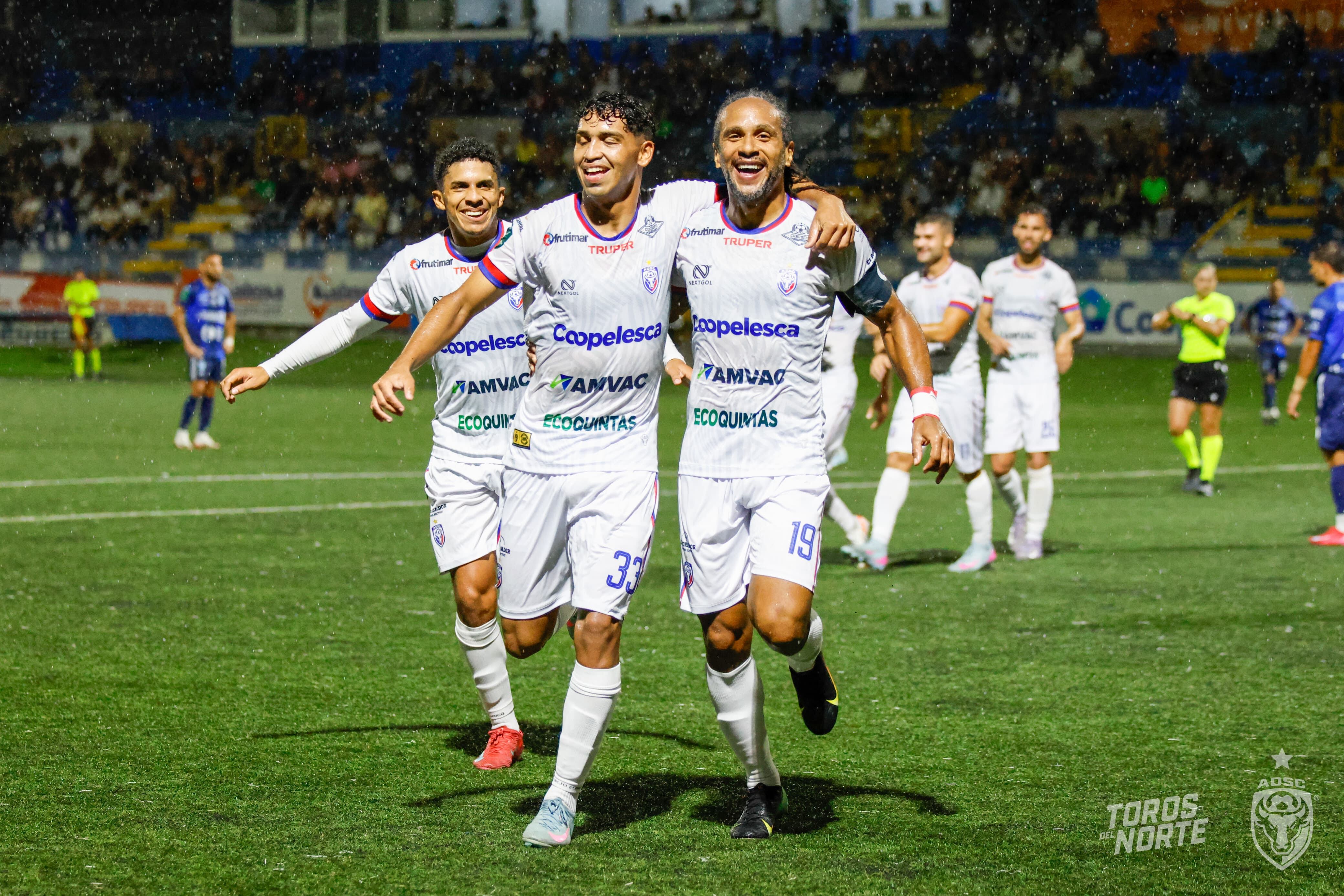 Jonathan McDonald marcó dos de los goles de San Carlos contra Pérez Zeledón.