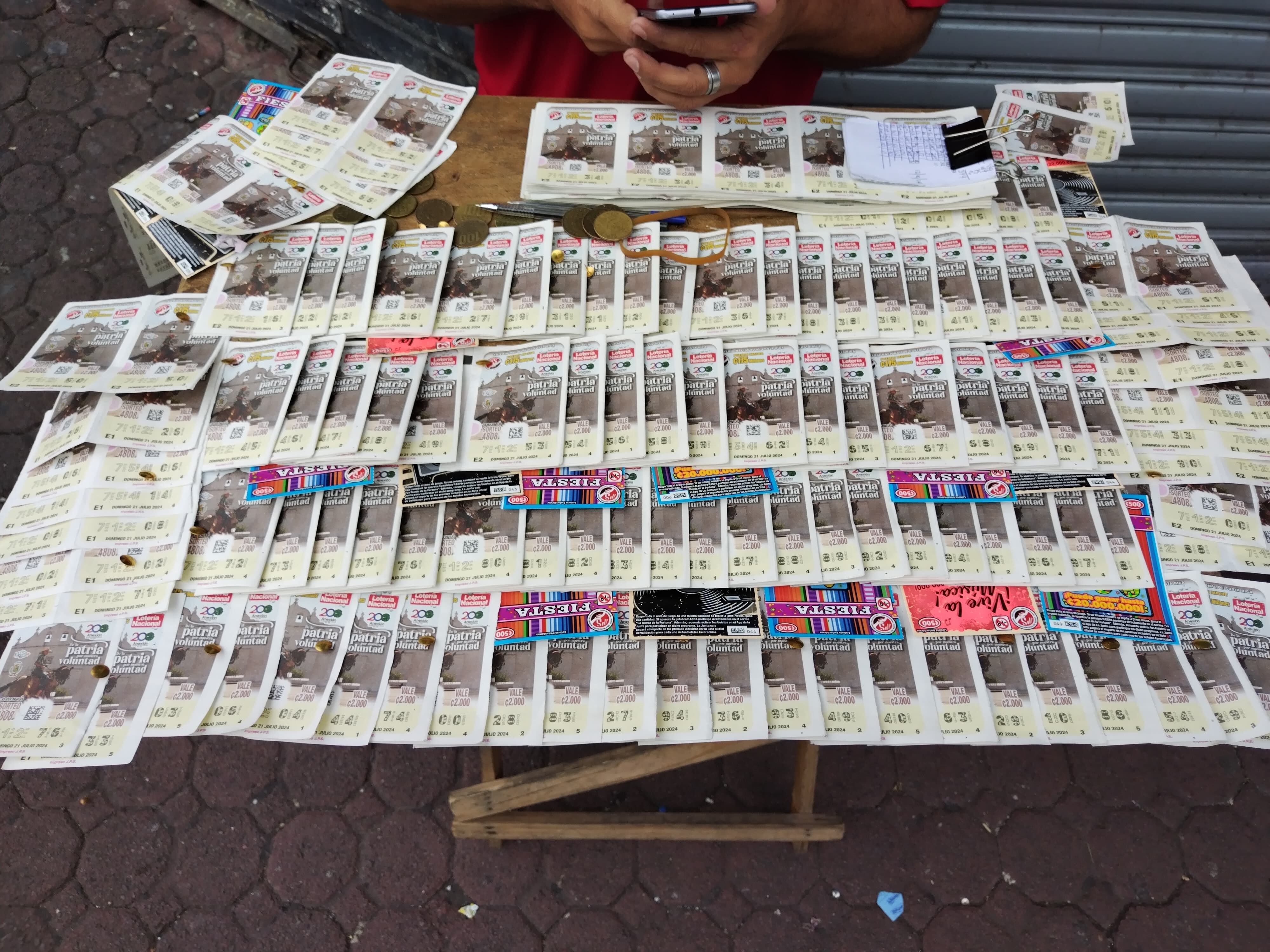 Salido el Acumulado grande nos dimos una vuelta por San José y los chanceros tienen tremendas pegas en sus ventas. Fotos: Eduardo Vega