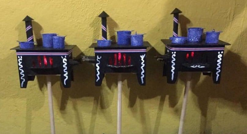 Hace 12 años doña Lilliana Quesada Mora comenzó un emprendimiento al que llama Piñatico y está dedicad 100% a hacer piñatas, pero cuando llega setiembre las piñatas se guardan para darle paso a los faroles