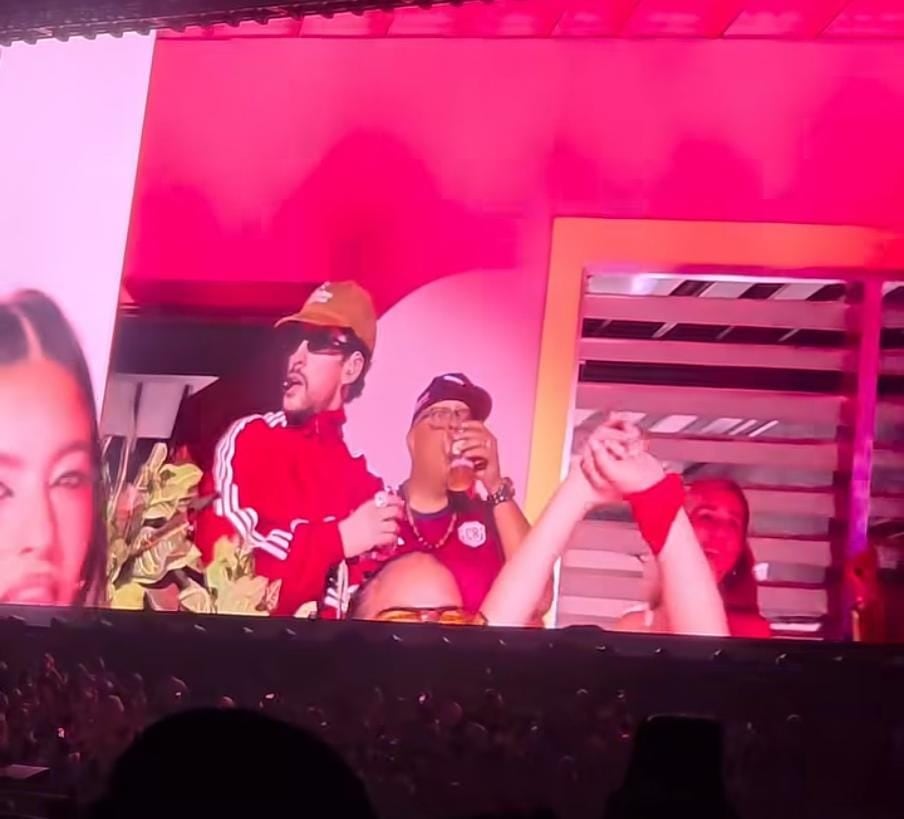 Toledo sorprendió al público al unirse a Bad Bunny en su segundo concierto en Costa Rica.