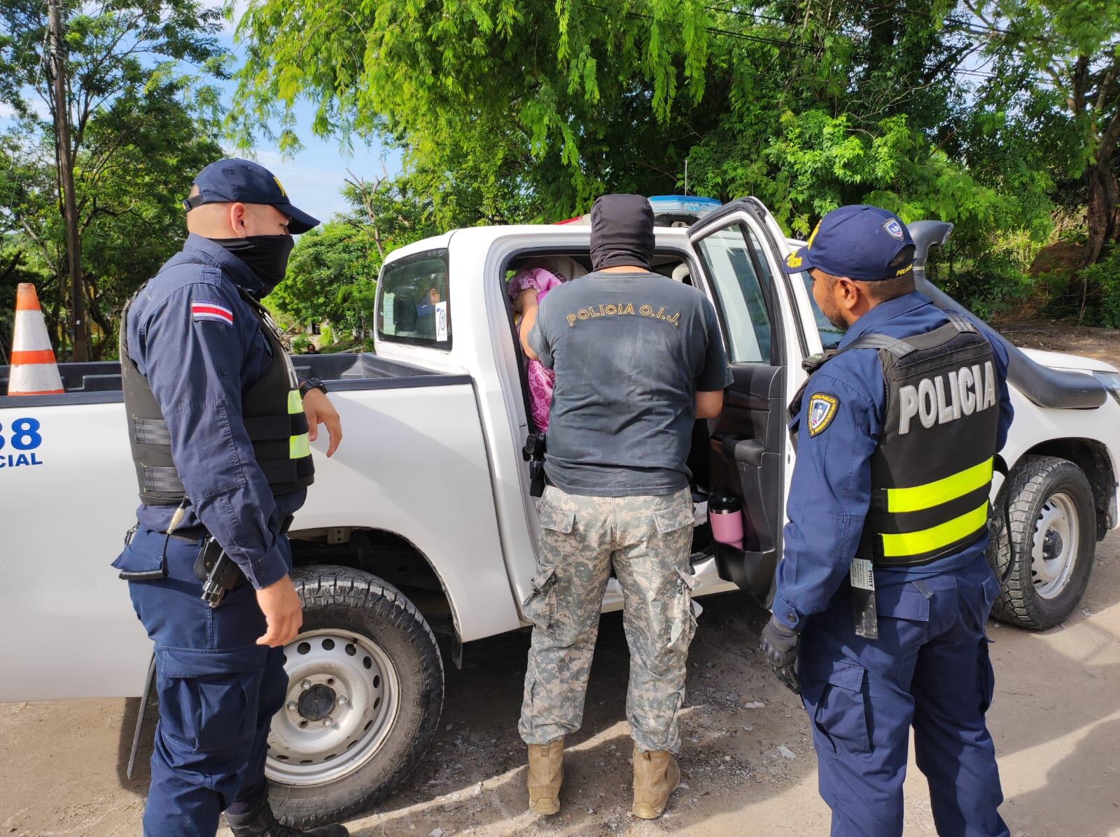 Detienen pareja sospechosa de tratar de matar a guarda en Liberia. Foto OIJ.
