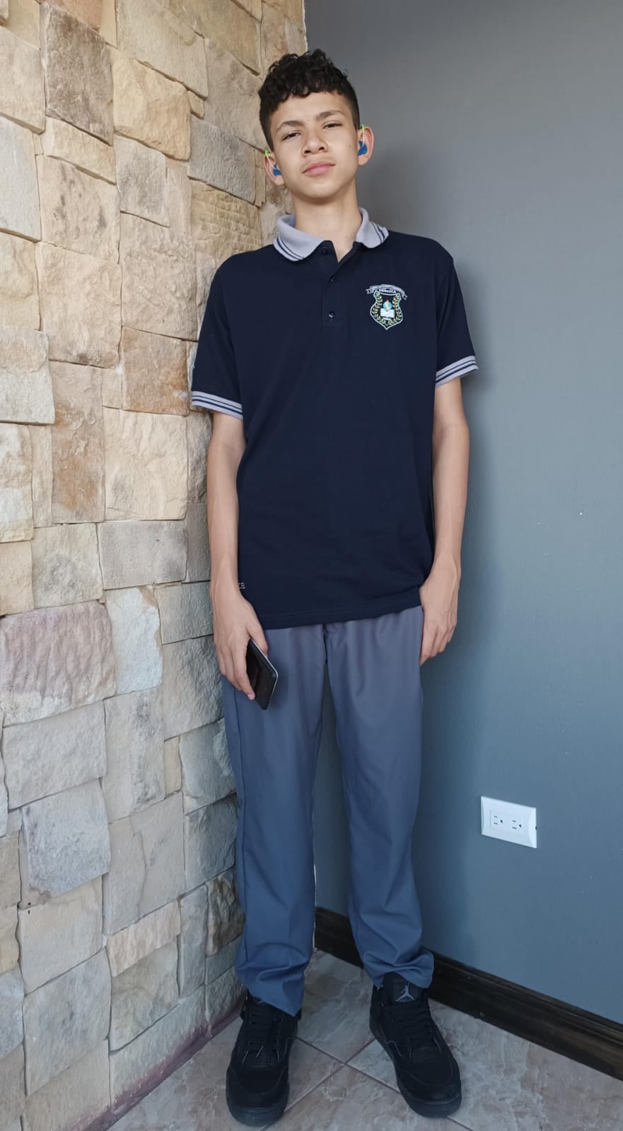 Una madre de familia denunció que a su hijo y otros estudiantes sordos no le dan los apoyos que necesitan para el curso lectivo.