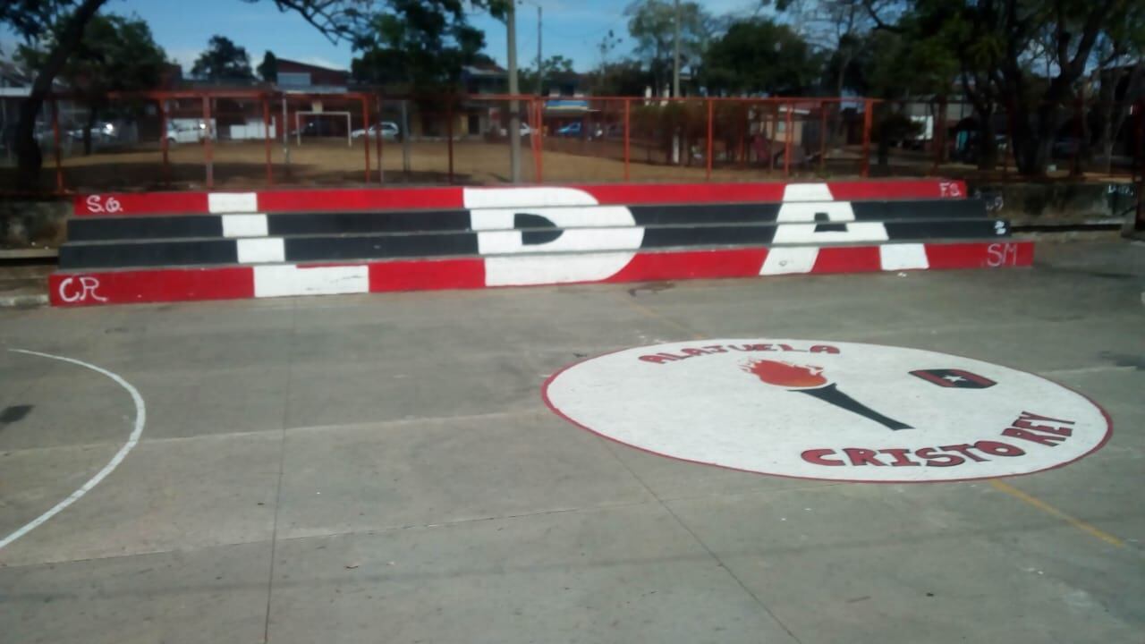 Grupo Soy Manudo hace murales en puentes y paredes