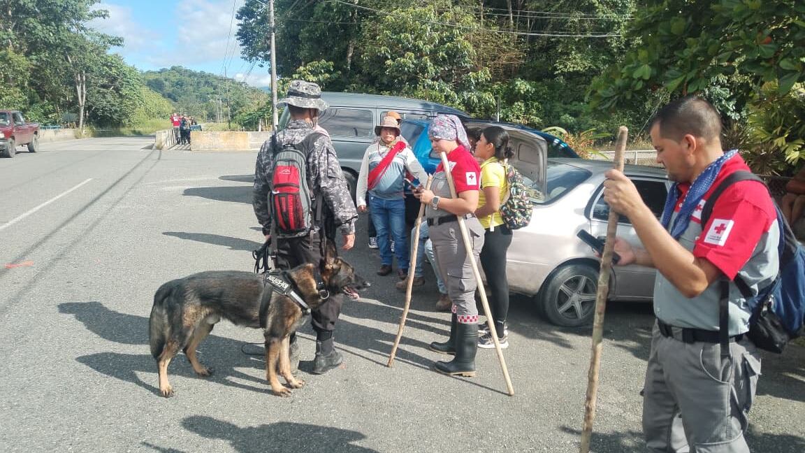 Una mujer de 33 años, cumple tres días de estar desaparecida en las montañas en Golfito, zona sur del país. Foto: Cruz Roja