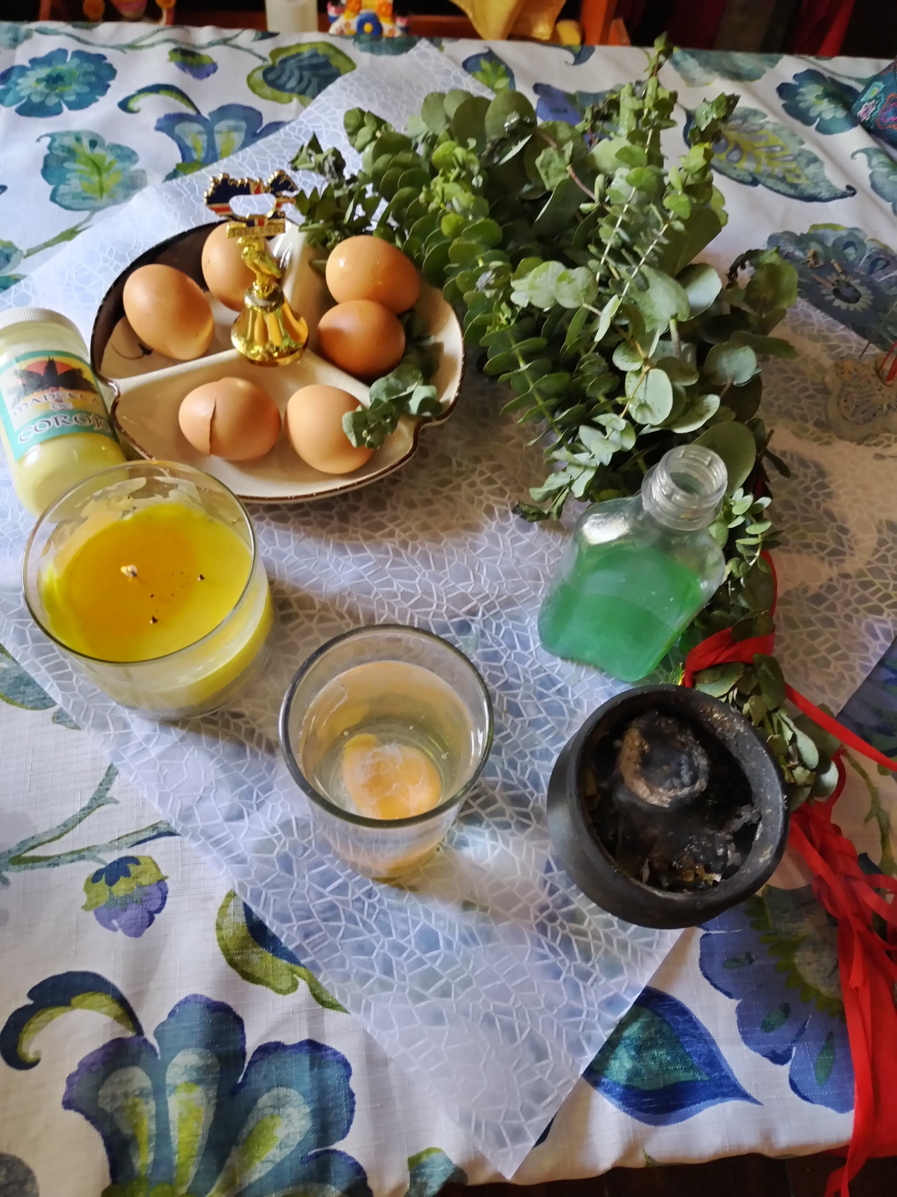 La tarotista  Mithzi Bonilla Solano, conocida como Mithzi Tarot, le hizo una limpia de fin de año a la influencer tica Jossie Castillo, conocida en redes sociales como Joticwolf