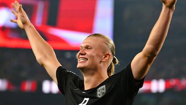 Mundial 2026: Erling Haaland mantiene el ritmo de Messi y Mbappé y clasifica de ronda a Noruega
