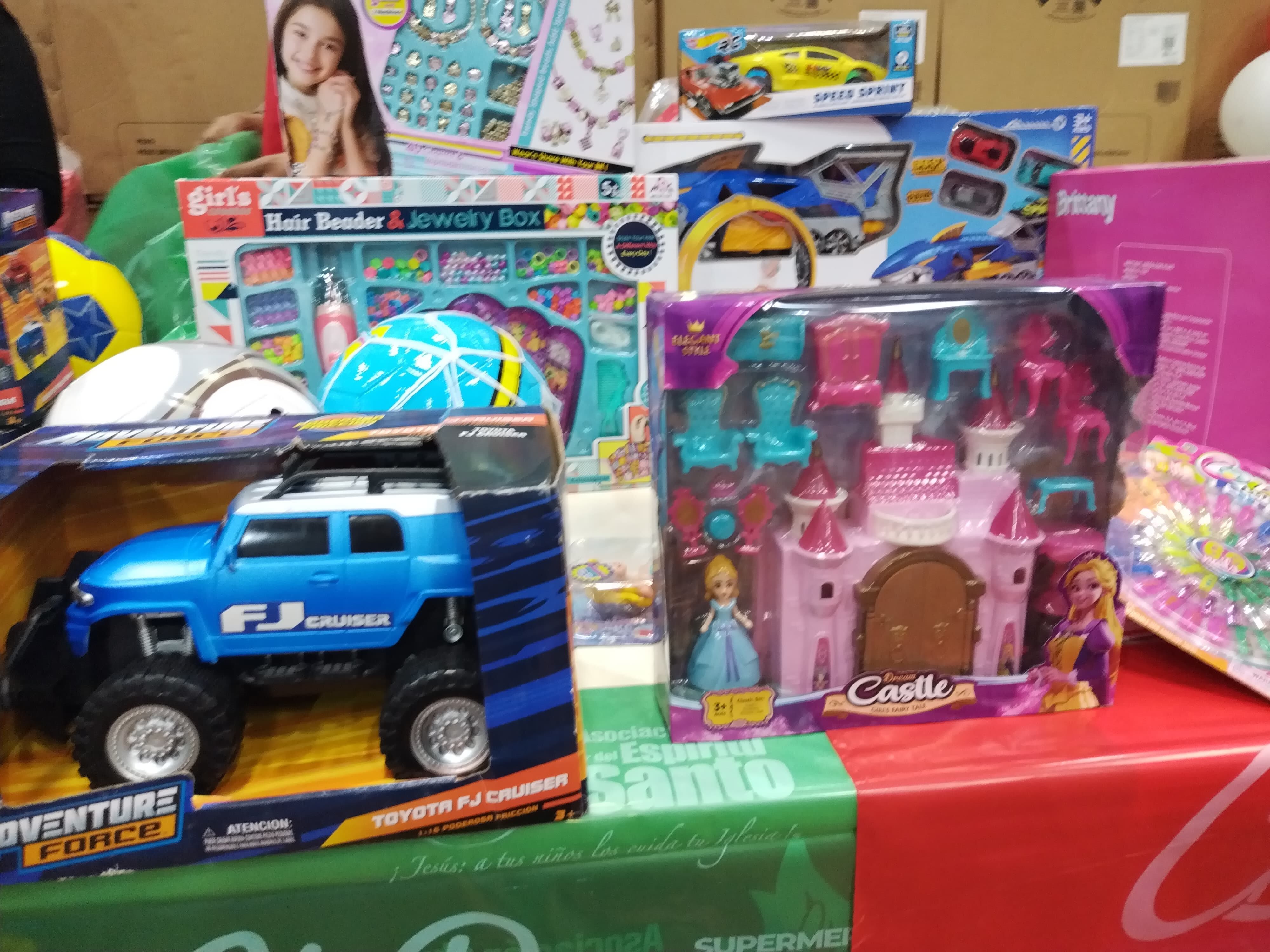 María Gabriela Estrada tiene 9 años y por estos días cuenta las horas porque ya quiere se sea 22 de diciembre, día en que el padre Sergio Valverde de Obras del Espíritu Santo realiza la edición 24 de la Fiesta Nacional de Navidad