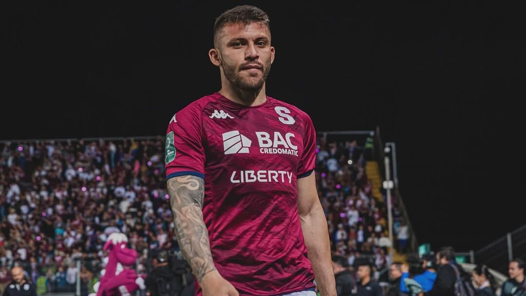 Jefry Valverde está de manteles largos este martes 10 de junio y hasta en el Saprissa lo felicitaron