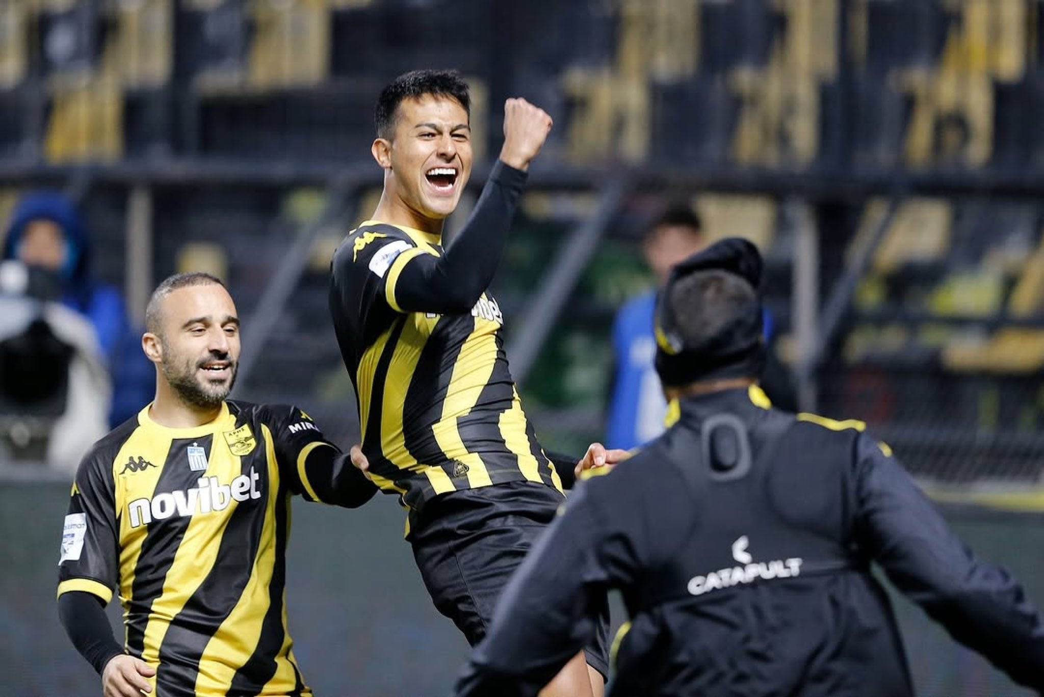El delantero Álvaro Zamora anotó este domingo, para su club, el Aris Salónica de Grecia. Foto tomada de X.