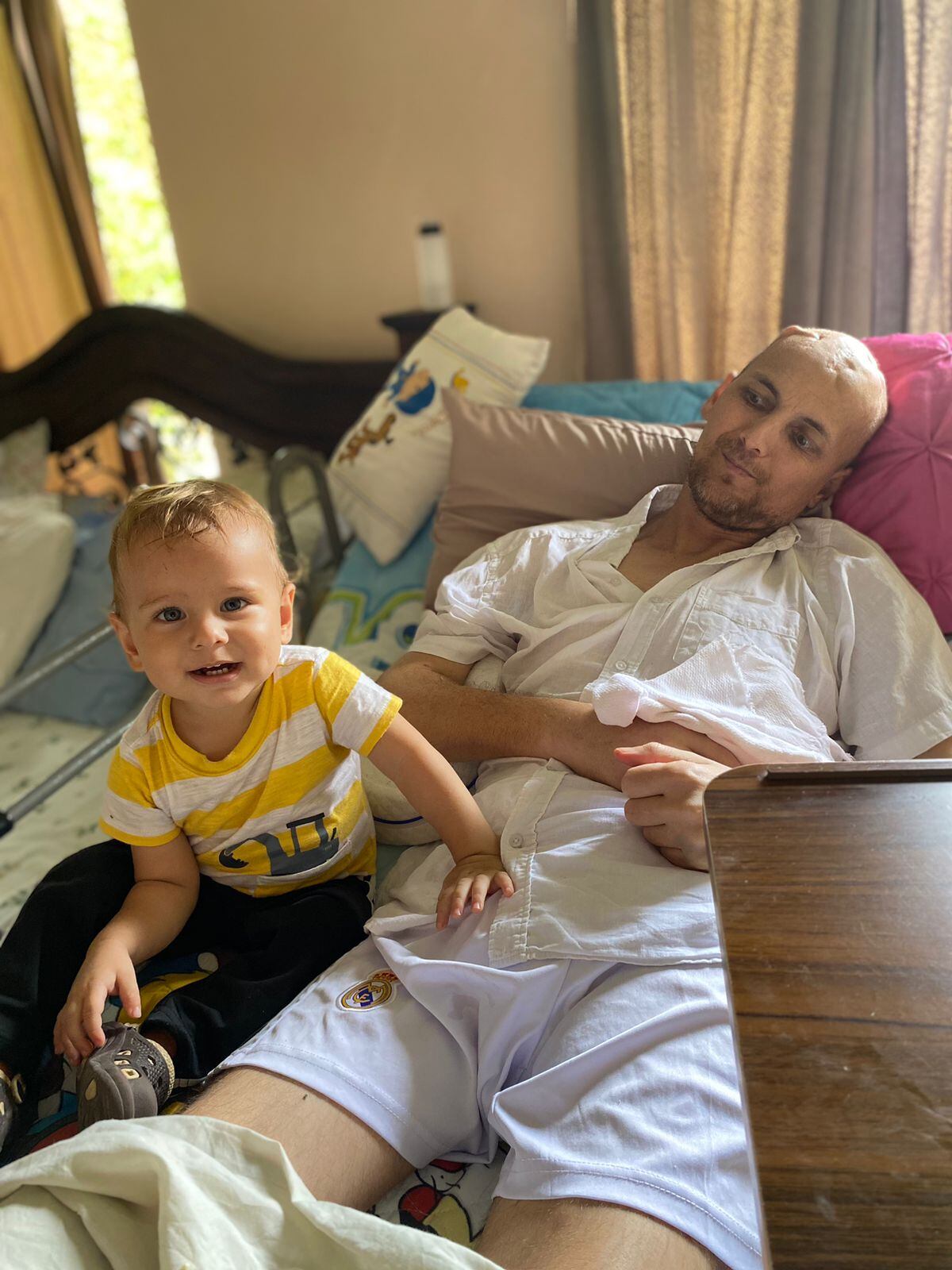 David Zúñiga Umaña es un bombero de 47 años de Pérez Zeledón que sufre de un tumor maligno que por más que lo operan vuelve a salir. Está casado con Marjorie Elizondo Porras y tienen tres hijos.  En la foto con su hijo Ismael