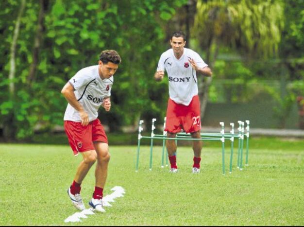 Fernando Sequeira, exjugador de Santos y Alajuelense hoy vive una vida muy diferente, lejos de los excesos que tuvo cuando era futbolista. Cortesía.