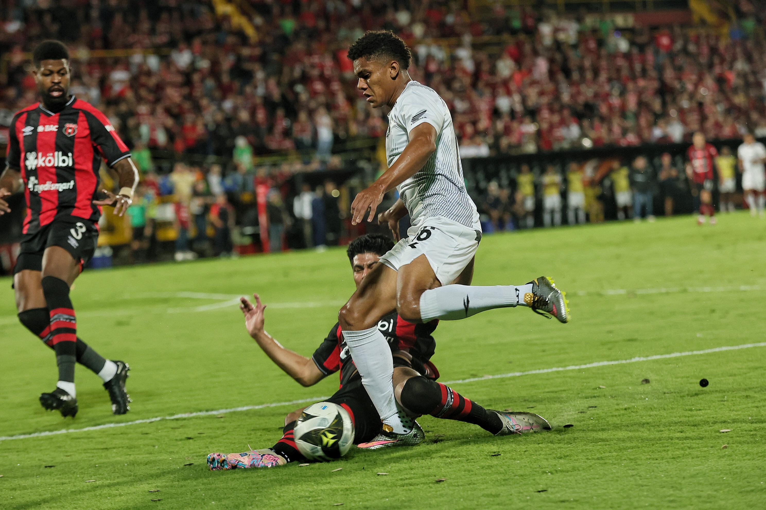 27/12/2024, Alajuela, Estadio Alejandro Morera Soto, partido de vuelta de la gran final entre Liga Deportiva Alajuelense y el Club Sport Herediano.