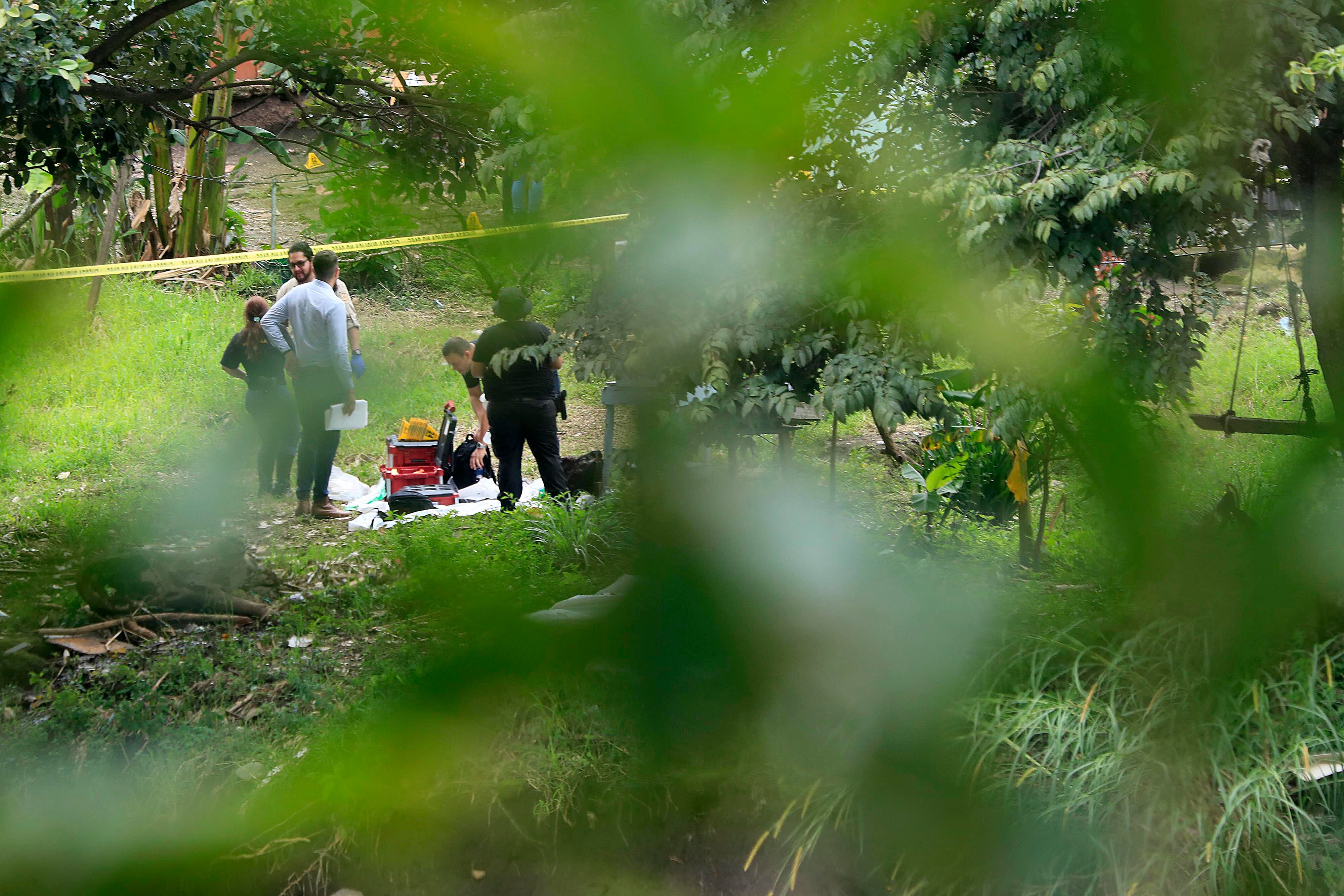 19/10/2023   San Rafael de Escazú. Aparación de tres cuerpos con heridas de bala en río Tiribí, Bajo los Anonos. Fuerza Pública y OIJ, presentes en el lugar.
