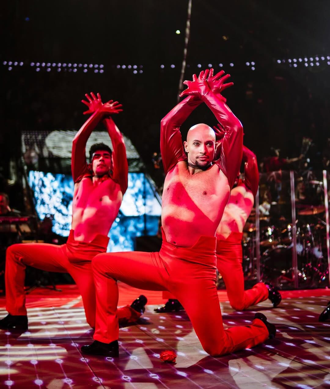 Michael Rubí como bailarín de Gloria Trevi