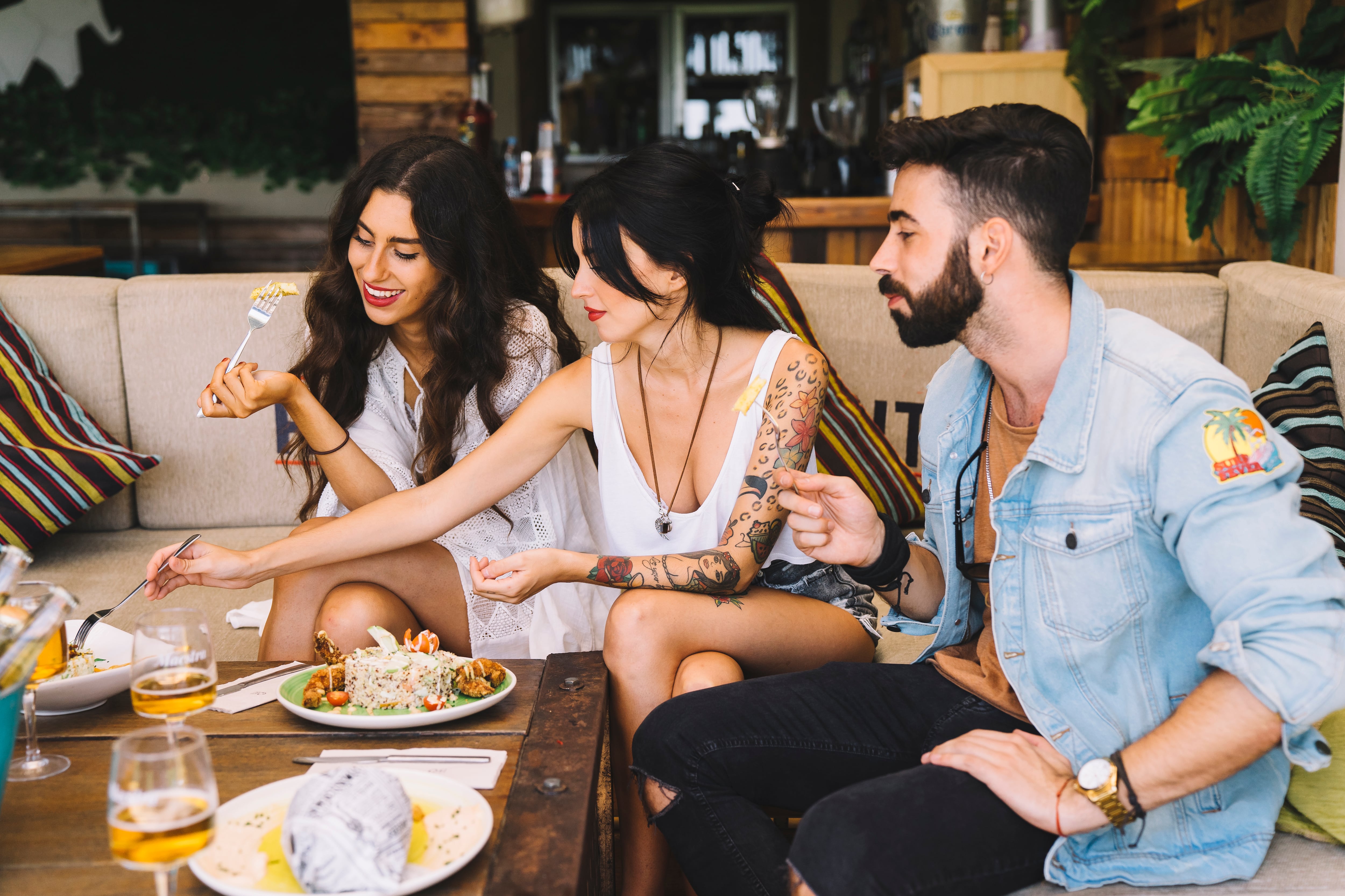 La Asociación de Bares y Restaurantes de Costa Costa Rica (Asobares) nos confirma este sábado 16 de agosto que dentro de lo que están analizando, de la mano con Fuerza Pública, es poner botones de pánico.