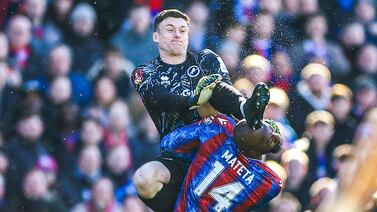 Salvajada de portero manda al hospital a Jean-Philippe Mateta del Crystal Palace