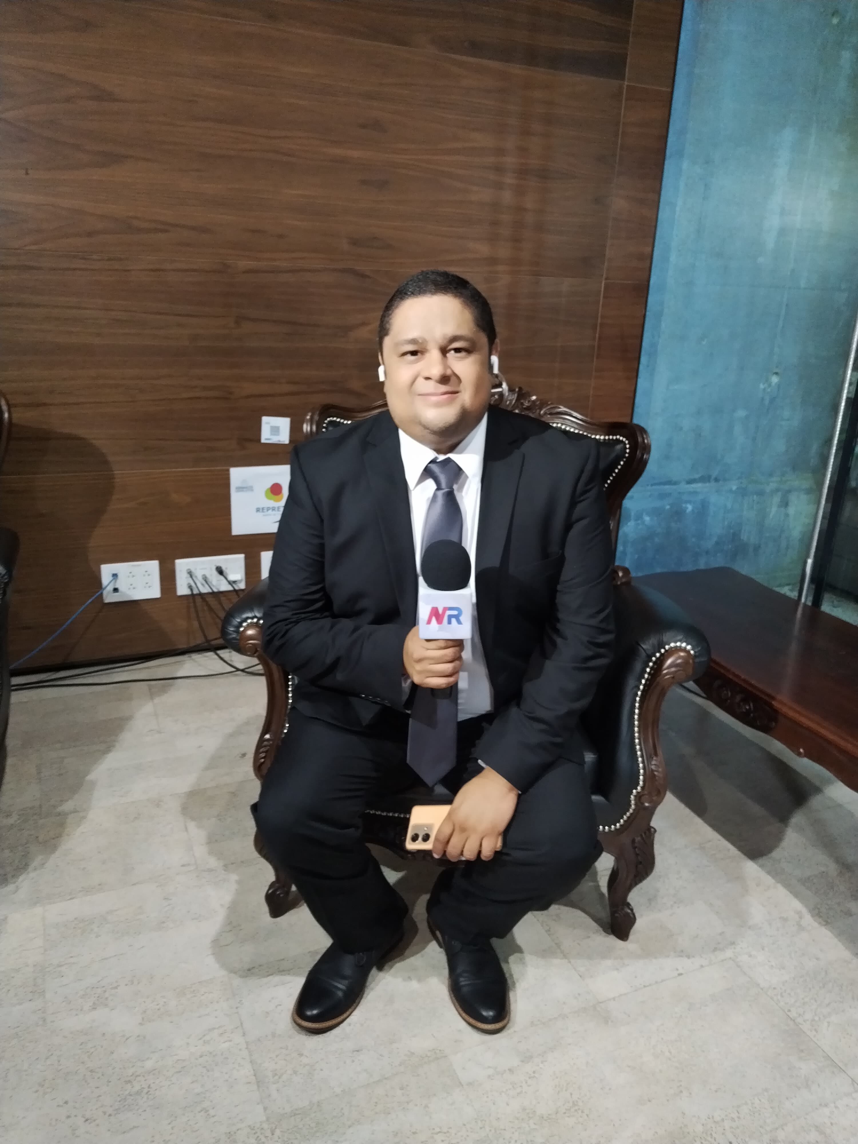 La prensa que cubre la Asamblea Legislativa mañaneó tempranito este 1 de mayo