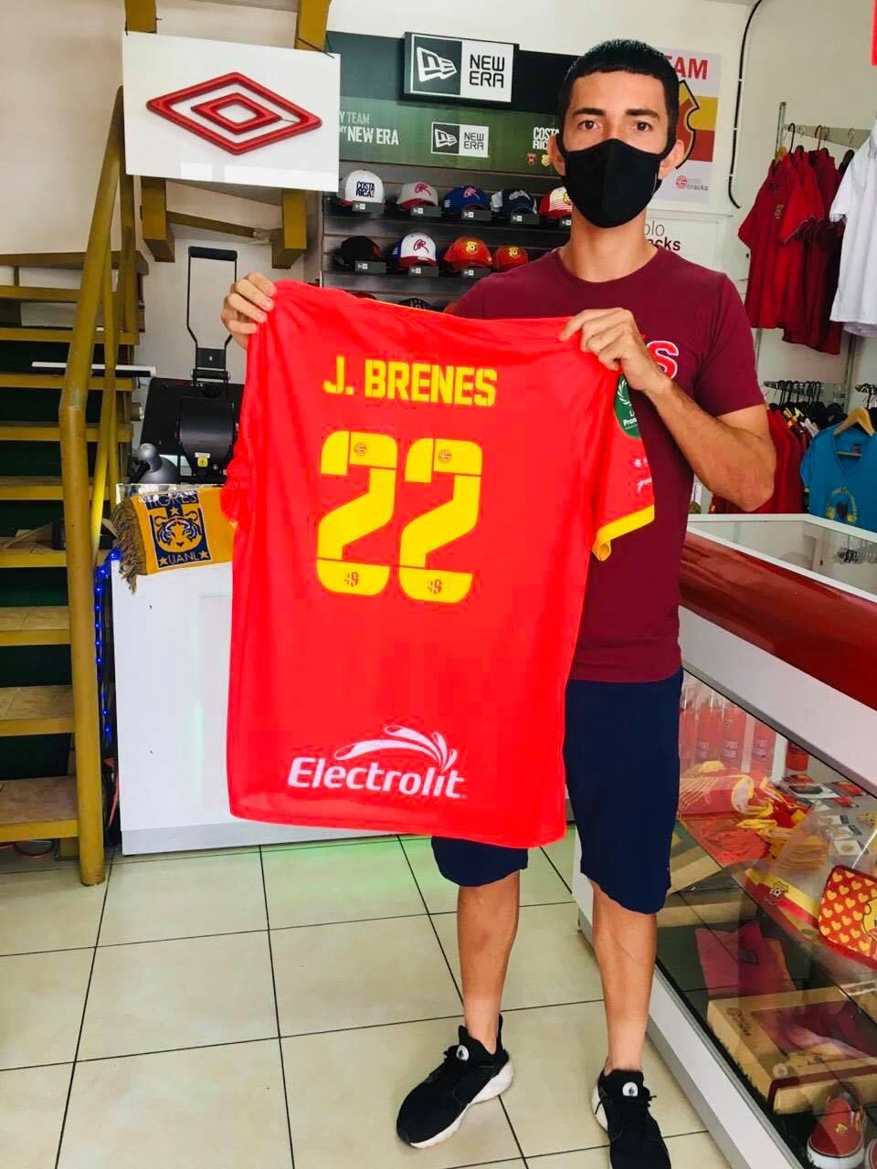 Jefferson Brenes, volante del Herediano.