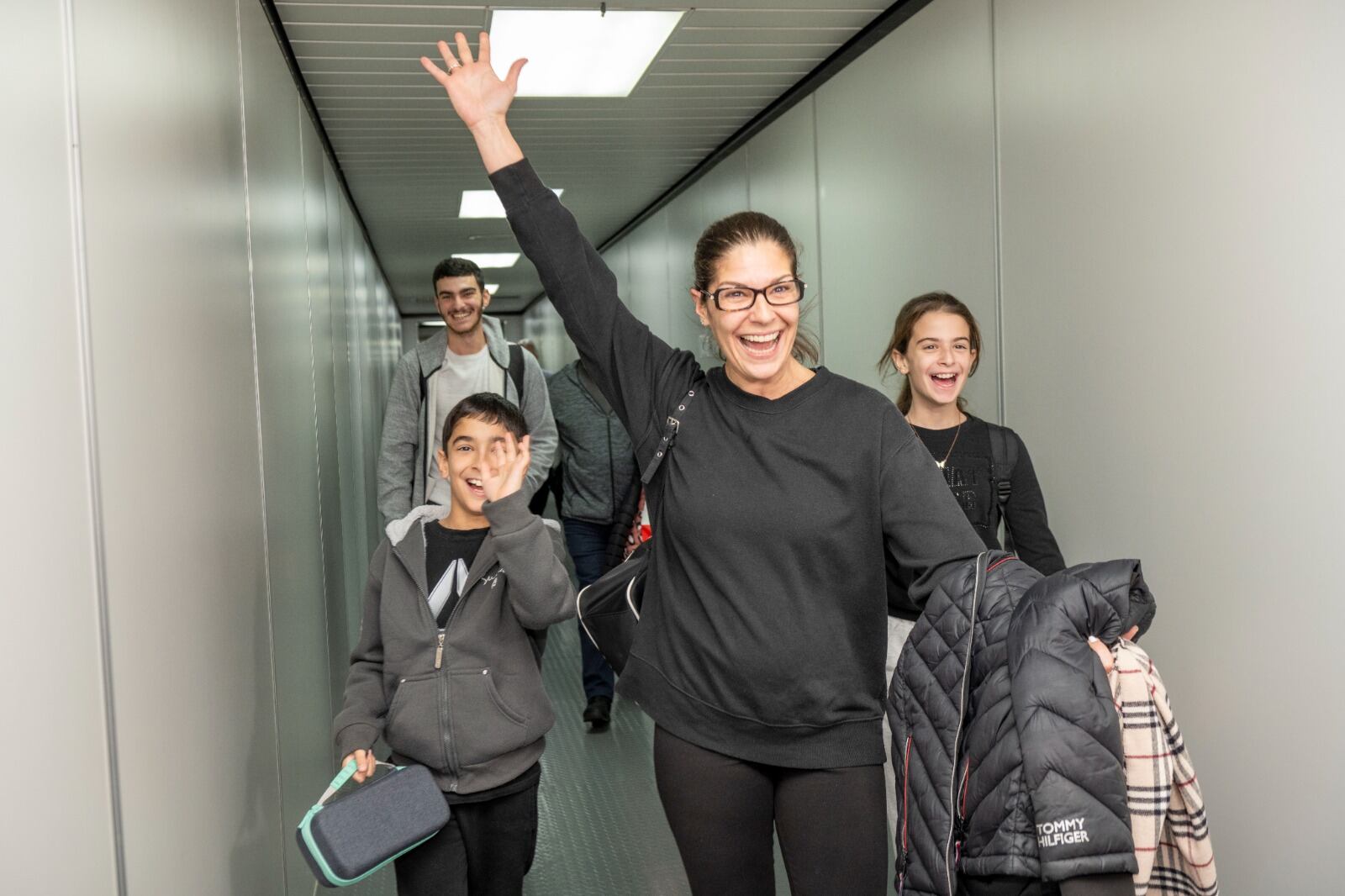 Una niña canadiense se convirtió en la turista 12 millones en llegar al Aeropuerto Daniel Oduber.