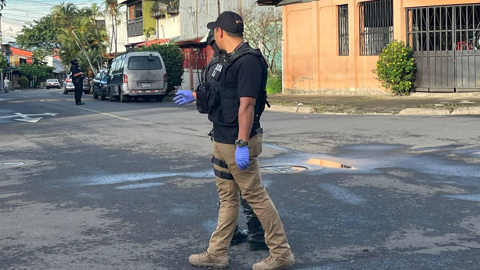 OIJ realiza allanamientos en Copan, Alajuela luego de disparos contra carro judicial, hecho que ocurrió la noche del lunes 2 de junio del 2025. Foto: Alejandra Morales