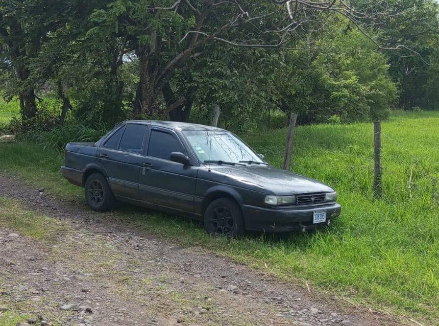 El carro de Heyner apareció abandonado este jueves. Foto Radio Cañas Tv.