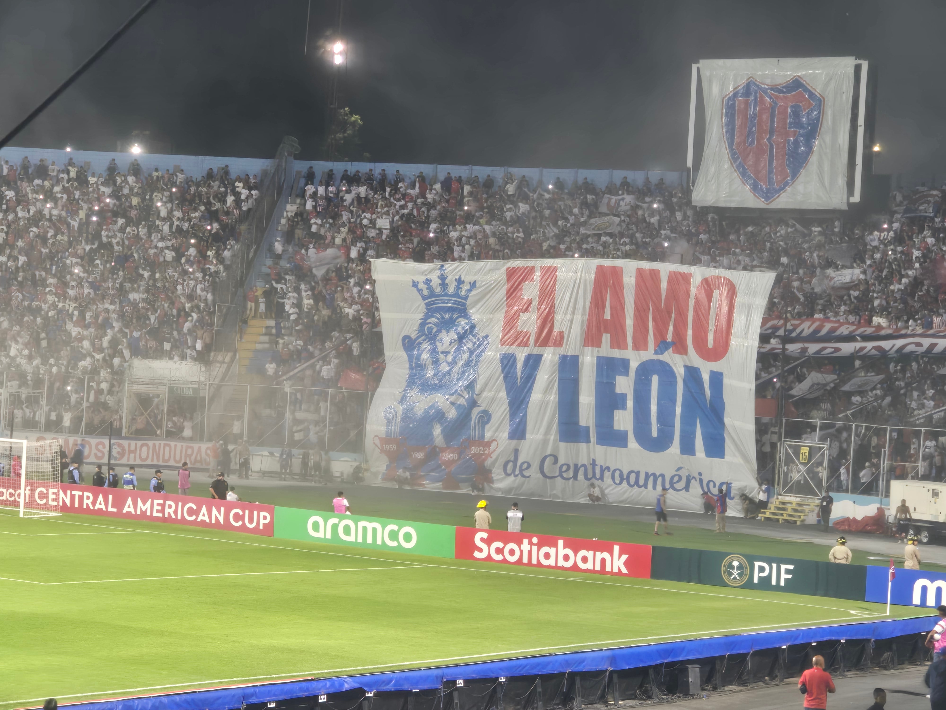 Este fue el mensaje que mostró la Ultra Fiel, la barra del Olimpia, antes del partido definitivo de la semifinal de la Copa Centroamericana de Concacaf contra Liga Deportiva Alajuelense.