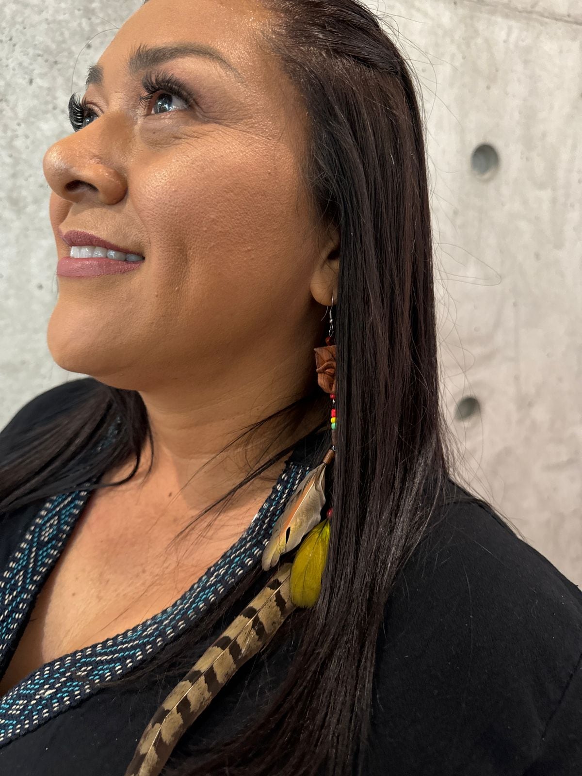 La diputada Sonia Rojas del PLN rompió el protocolo para honrar a sus raíces indígenas.