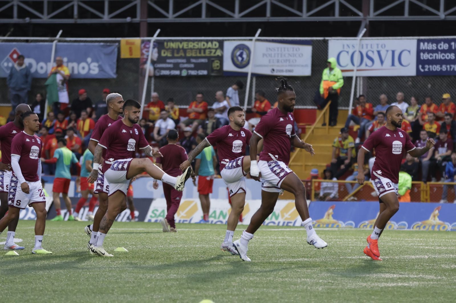 Saprissa y Herediano se enfrentan en el estadio Carlos Alvarado, de Santa Bárbara.