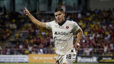 Ronaldo Cisneros revela la tragedia que marcó sus inicios como futbolista