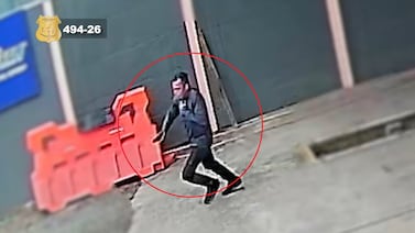 Video: Asesinó a un hombre en un taller y huyó en moto, pero varias personas hicieron algo que lo delató