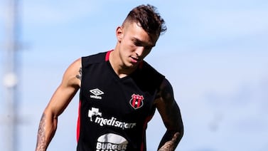 Alajuelense volvió a entrenar este sábado y dejó ver un curioso detalle de Kenneth Vargas